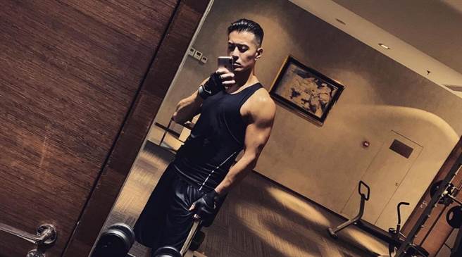 祝钒刚靠运动维持好体态。（天篷曜界提供）