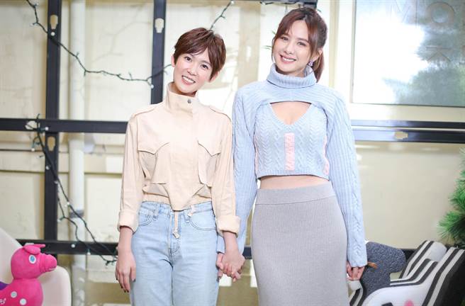 安心亞、孫可芳再續閨蜜情。（陳俊吉攝）