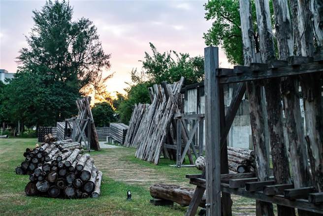 嘉义制材所的空间被修復保存并登录为歷史建筑，让我们能够在原址遥想当年的荣景。(图／林旻萱)