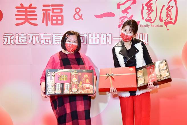 锺欣凌、李燕合体採买年货。（三立提供）