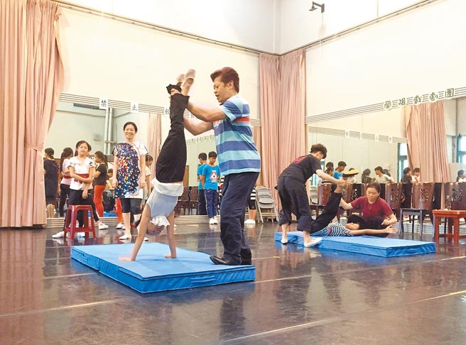 兰阳戏剧团是全台唯一由地方政府筹设的剧团，也让剧团成为台湾歌仔戏训练、表演与研究中心。（宜兰县文化局提供）