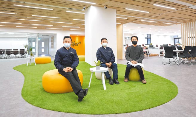 竹市首座公立身心障碍者就业综合大楼正式启动就业服务，目前有逾百名个案谘询。（新竹市府提供／邱立雅竹市传真）