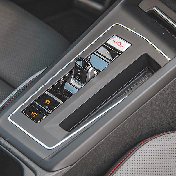 新世代电子线传式排檔座。（陈大任摄）