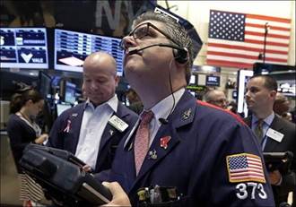 市場關注企業財報 美股道指強彈逾百點