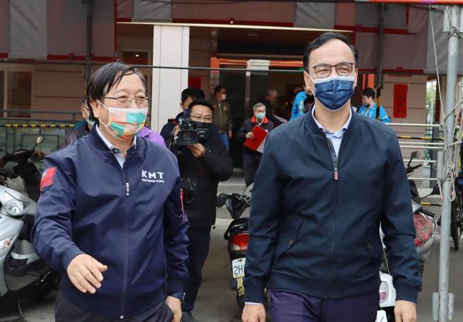 国民党主席朱立伦今被问到监察院派3监委赴云林调查云林县长张丽善胞弟占用坡地案，朱立伦强调，台湾不能有选择性办案，更不够有双重标准。（吕妍庭摄）