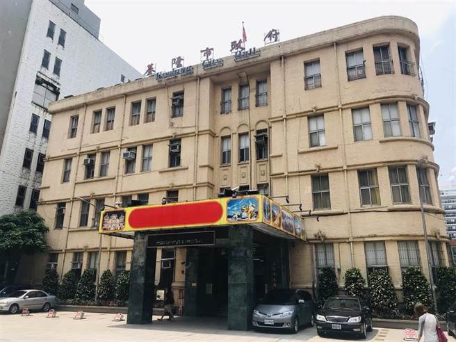 2014年基隆市政府办理铁人三项竞赛活动，参赛的蔡姓男子骑自行车因马路坑洞摔车，并撞击路旁护栏重伤，导致下半身瘫痪，蔡诉请国赔，基隆市政府判赔967万多元。本报资料照片