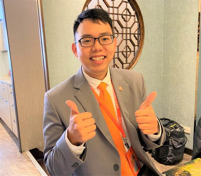 台湾房屋集团资深经理陈定中表示，涨幅居冠的北屯廍子国小，当地供给以2、3房低总价物件为主，磁吸大量小资家庭移居。（卢金足摄）