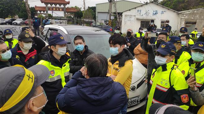 双方暴发多次口角衝突。(李京升摄)