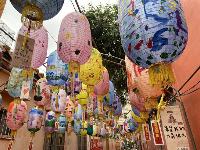 郑成功祖庙今年悬挂2022盏花灯。(曹婷婷摄)