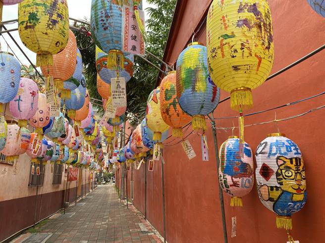 郑成功祖庙今年悬挂2022盏花灯。(曹婷婷摄)