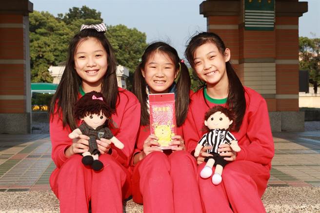 喜气又知性的米贺卡短短一周内以网路表单方式被订购一空。（维多利亚实验高中提供）