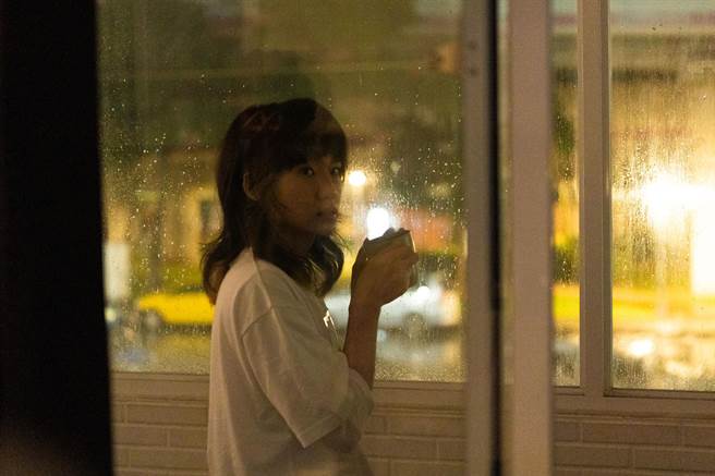 持修新歌〈我還在你的夢裡嗎〉，召喚粉絲 一起拍MV。（EMI音樂提供）