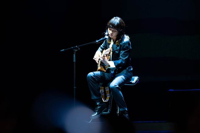 持修新歌〈我還在你的夢裡嗎〉，召喚粉絲 一起拍MV。（EMI音樂提供）