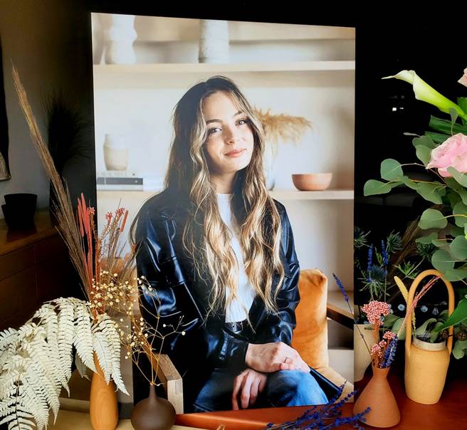 美加州大学洛杉矶分校（UCLA）24岁女研究生库普芙（Brianna Kupfer）在洛杉矶一间高檔家俱店工作时，被一名不认识的游民随机刺杀，男子行凶后还冷静、从容地离开现场。（图／TPG、达志影像）