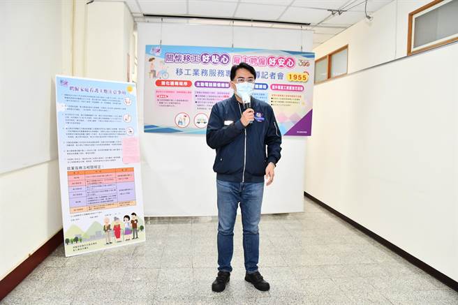 彰化縣政府勞工局長柯呈坊表示，彰縣首創要求雇主通報聘僱外國人時，須檢附外籍看護工「專長證明」及「行為良好」等證明文件。（謝瓊雲攝）
