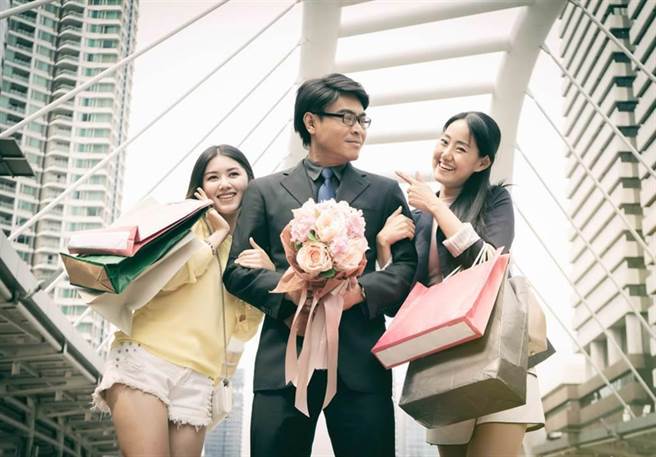 有钱人包养情妇不是新闻，但被包养是否还能正大光明讲出来？（示意图／达志影像）