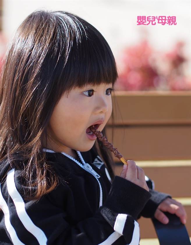 你该坚持不给糖！研究：过多的糖会破坏儿童大脑记忆。(图/婴儿与母亲提供)