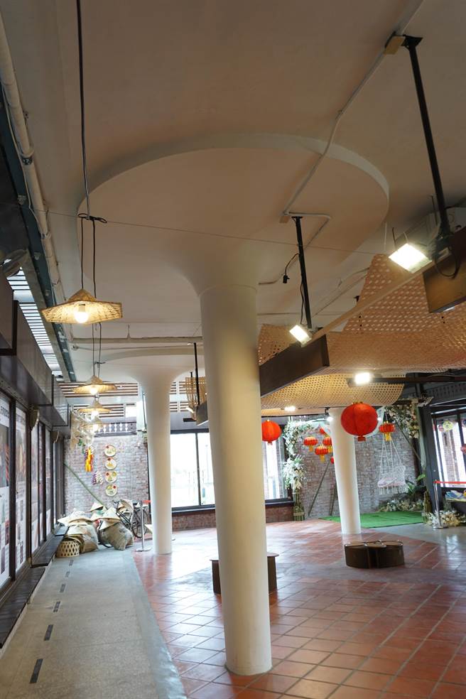 东势客家文化园区本馆前身是台铁东势旧站，属现代主义风格，由台湾第一代女建筑师修泽兰设计，月台遮雨结构为倒伞状柱样式，别具特色。。（王文吉摄）