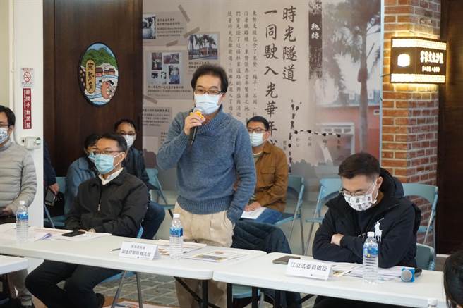 行政院客委会副主委锺孔照建议东势客家文化园区二期改造工程朝分期、分区的方向发展。（王文吉摄）