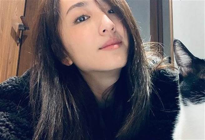 金钟视后柯佳嬿分享「活在当下」的生活体悟。(图／翻摄自柯佳嬿IG）