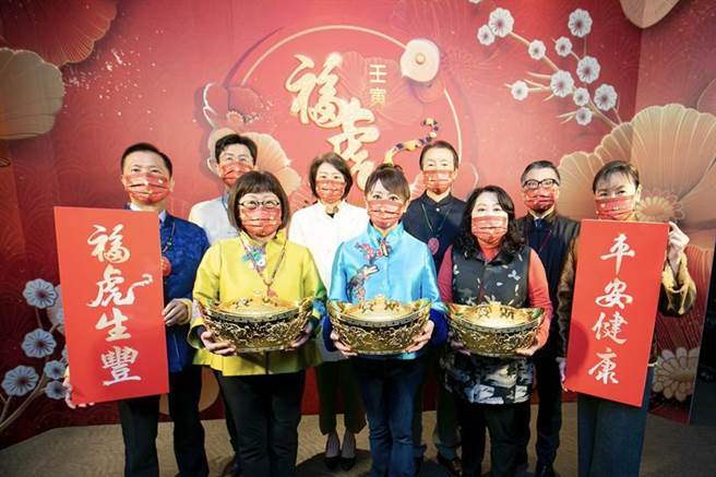 （遠東SOGO拚春節檔，大年初一至初三，台北店要推出8千個福袋衝買氣。圖／SOGO提供）