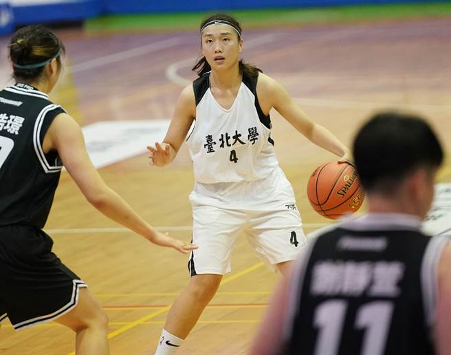 台北大學宋淑萍15分、9籃板。（大專體總提供）