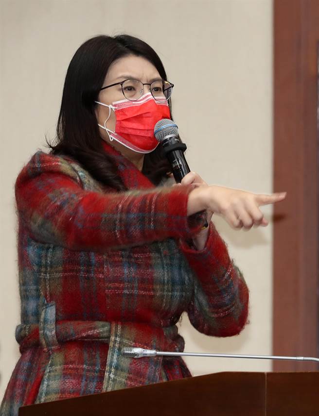 郑丽文轰 国营事业变成民进党水果仓库。（资料照/刘宗龙摄）