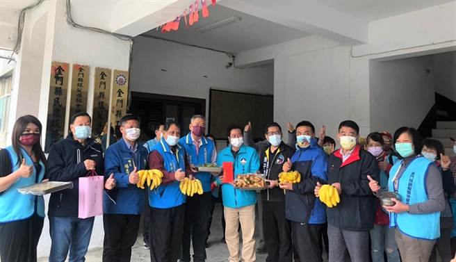 金門縣銀髮族協會社區照顧關懷據點今天啟動周一至周五定期老人供餐服務。（金門縣社會處提供）