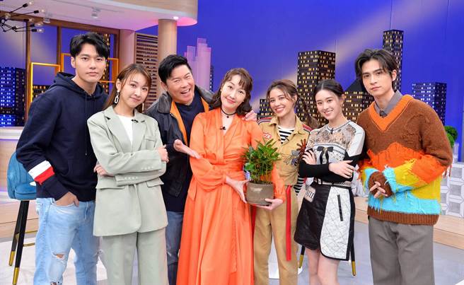《如果花知道》演员上《一袋女王》。（卫视中文台提供）
