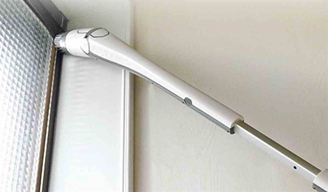 台隆手创馆ELPHECO无线电动清洁刷 ELPH033B，USB充电使用不受限，两段式长度从天花板到地板都没问题，高速运转有效清洁污垢，原价2490元，特价1990元。（台隆手创馆提供）