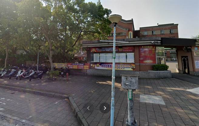 一名男學生到校時才發現停課，讓他無奈的說「好啦，我的問題啦」，讓不少網友笑翻。（圖／翻攝Google Maps）