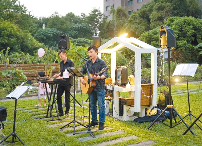 台中福华「迎春年货迎虎年」为主题，有精彩音乐表演。图／台中福华大饭店提供