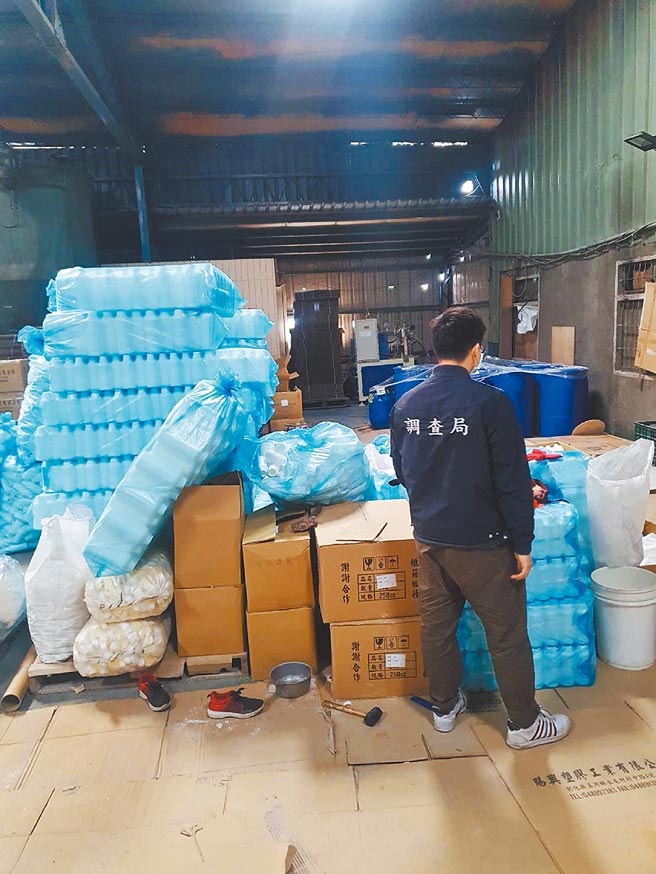 雲林地檢署查獲上萬公斤偽農藥與禁用農藥，市值上億元。（雲林地檢署提供／張朝欣雲林傳真）