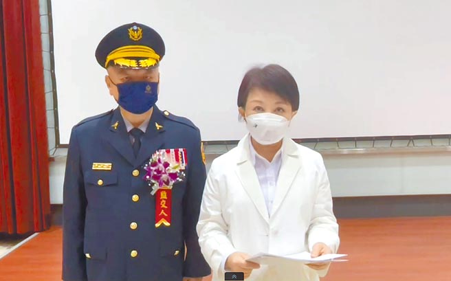 台中市未来囤房税率最高3.6％，市长卢秀燕（右）说，增加的税收未来将作为弱势民眾或年轻人租屋补贴，减轻民眾负担。（台中市政府提供／张妍溱台中传真）