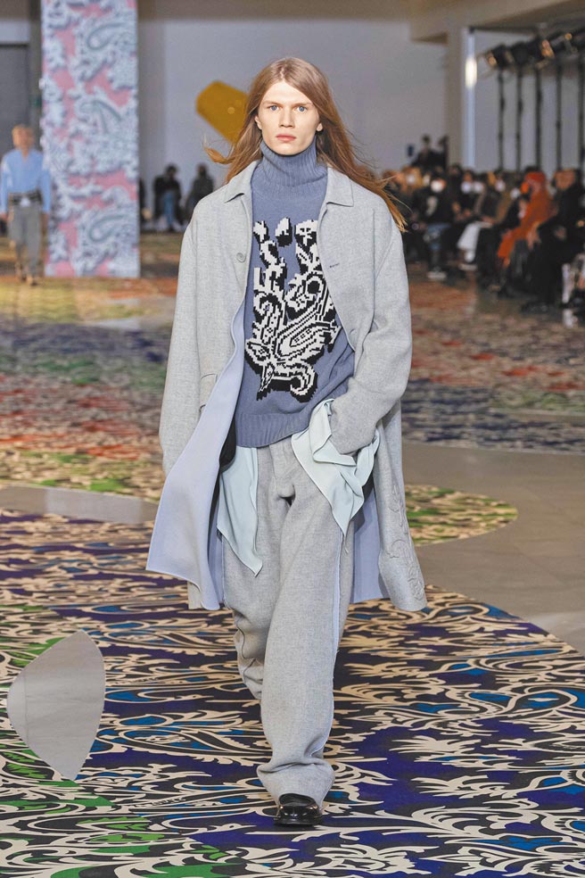 Etro 2022秋冬系列，像素化的变形虫针织衫为本季亮点。（Etro提供）