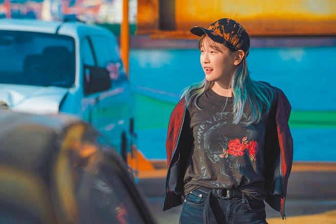 朴素談首度主演的犯罪動作電影《極速快遞》28日在台上映。（車庫提供）