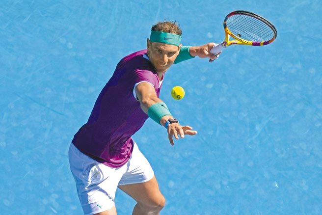 納達爾昨天順利闖過澳網男單首輪。（美聯社）