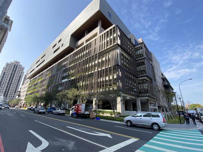 远百竹北原定本周四(20日)开幕剪彩时间确定延后了，未来将视疫情状况择期举办。(洪凯音摄影)