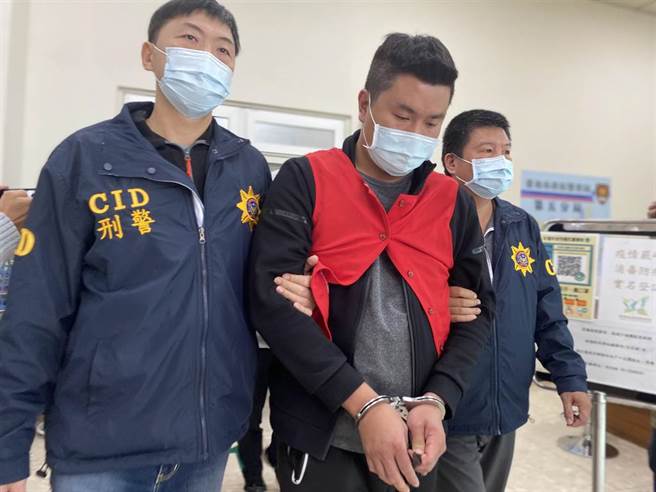 竹联帮齐兴会副会长曾华翔于脸书创立「讨债公社」。（曹婷婷摄）