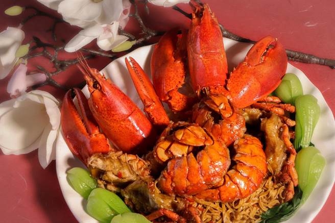 板橋凱撒大飯店醬爆波士頓龍蝦佐伊麵。（板橋凱撒大飯店提供） 