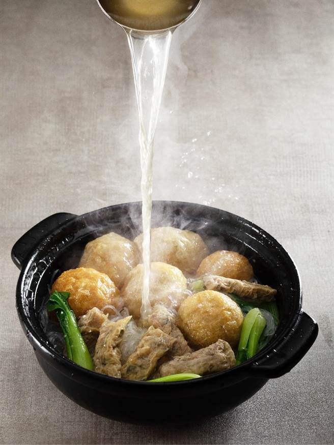 台北亞都麗緻大飯店提供_溫醇精華湯頭「釀筋衣」，令人食指大動。（台北亞都麗緻大飯店提供） 