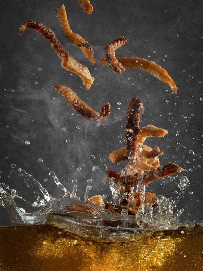 台北亞都麗緻大飯店以「油封」概念發揮的宋代民間小點東坡脯。（台北亞都麗緻大飯店提供）