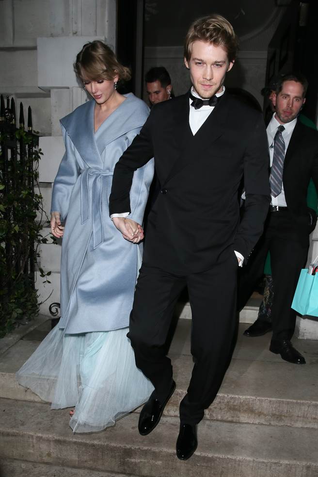 泰勒丝、乔艾尔文交往六年，经常在美国、英国两边跑。（图／达志）