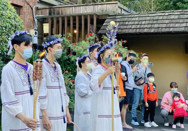 花園祈福儀式，相信幸福降臨。（薰衣草森林提供） 