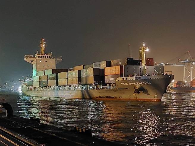 立陶宛深兰姆酒抵港情形(图／台酒提供)