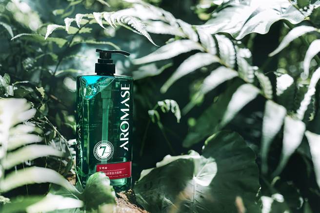 土壤与大自然的永续环境，与肌肤头皮健康同等重要，AROMASE艾玛丝从自身做起，不仅产品使用安心的原物料，洗髮精外瓶更採用再生塑胶，永续循环经济。（艾玛丝提供） 
