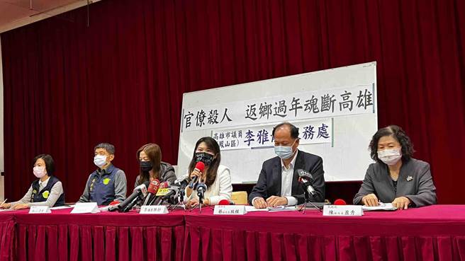 家属今在高市议员李雅静陪同下，举行记者会说明。（柯宗纬摄）
