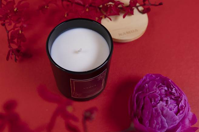 NAMUA那木瓦《Peony Blossom牡丹》牡丹新年限定精油香氛蜡烛1500元。（NAMUA提供） 