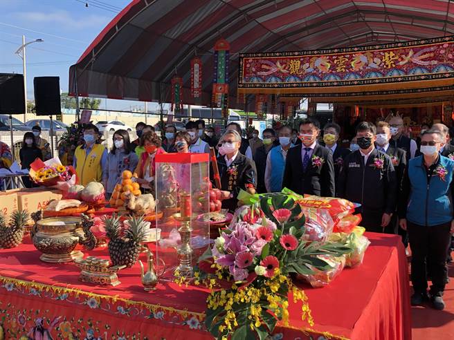 台中果菜批发市场新建冷链工程启土典礼，今天上午于台中果菜运销股份有限公司举行，农委会主委陈吉仲等主持启土典礼。（陈世宗摄）