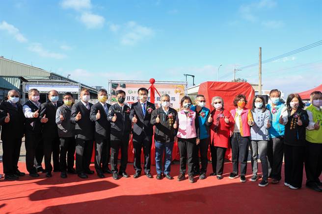 台中果菜批发市场新建冷链工程启土典礼，今天上午于台中果菜运销股份有限公司举行，农委会主委陈吉仲等主持启土典礼。（陈世宗摄）